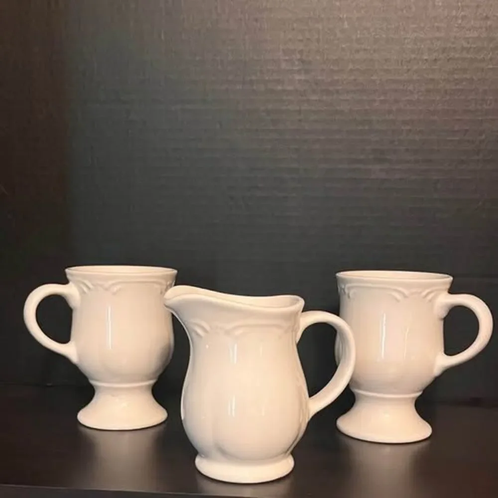 Vintage Farmhouse Cottage Core Pfaltzgraff Gazebo Stoneware White Mugs & Creamer